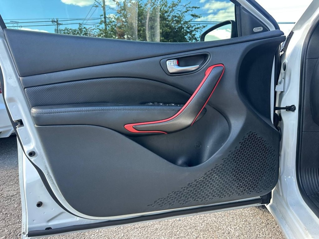2015 Dodge Dart Image 16