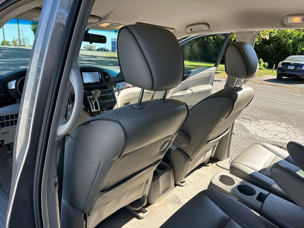 2013 Nissan Quest Image 18