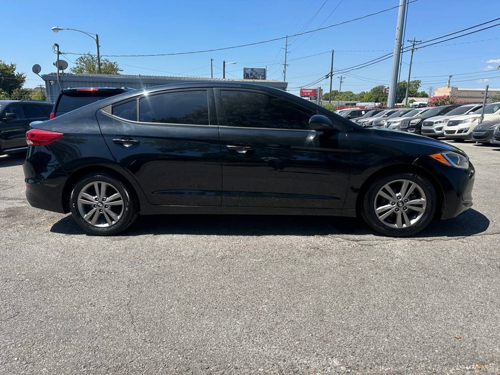 2017 Hyundai Elantra Image 5