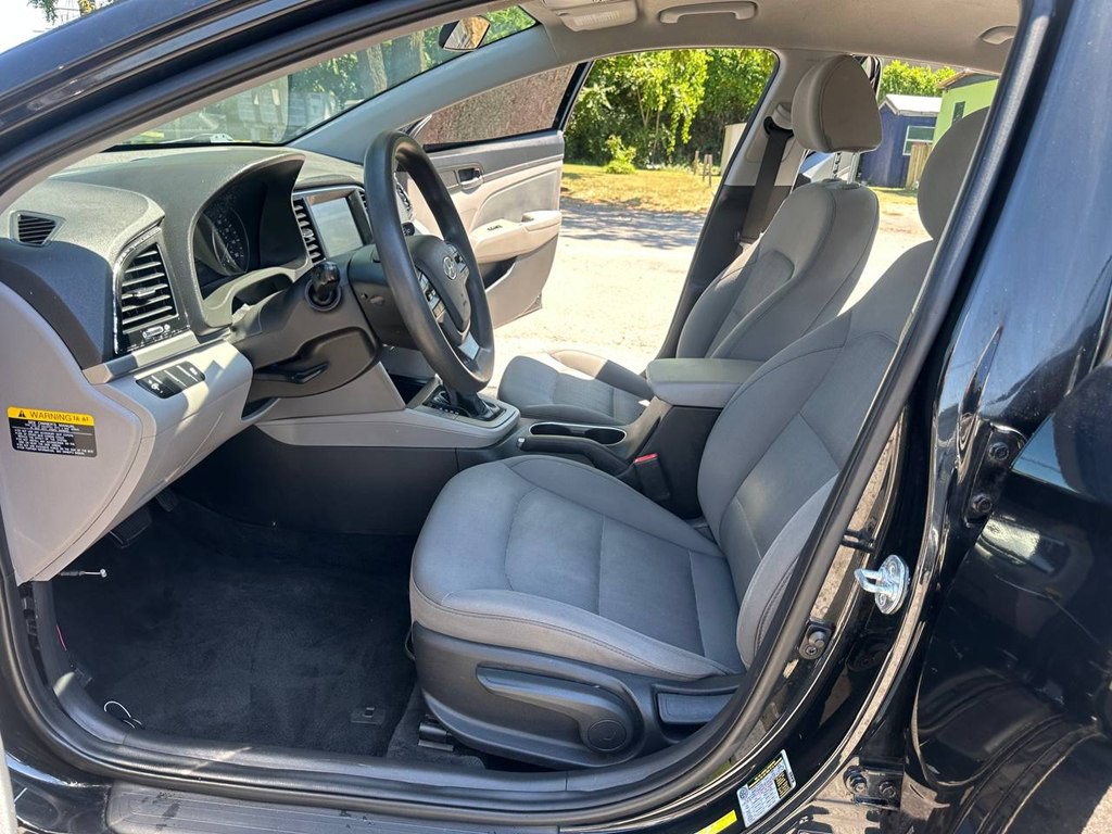 2017 Hyundai Elantra Image 11