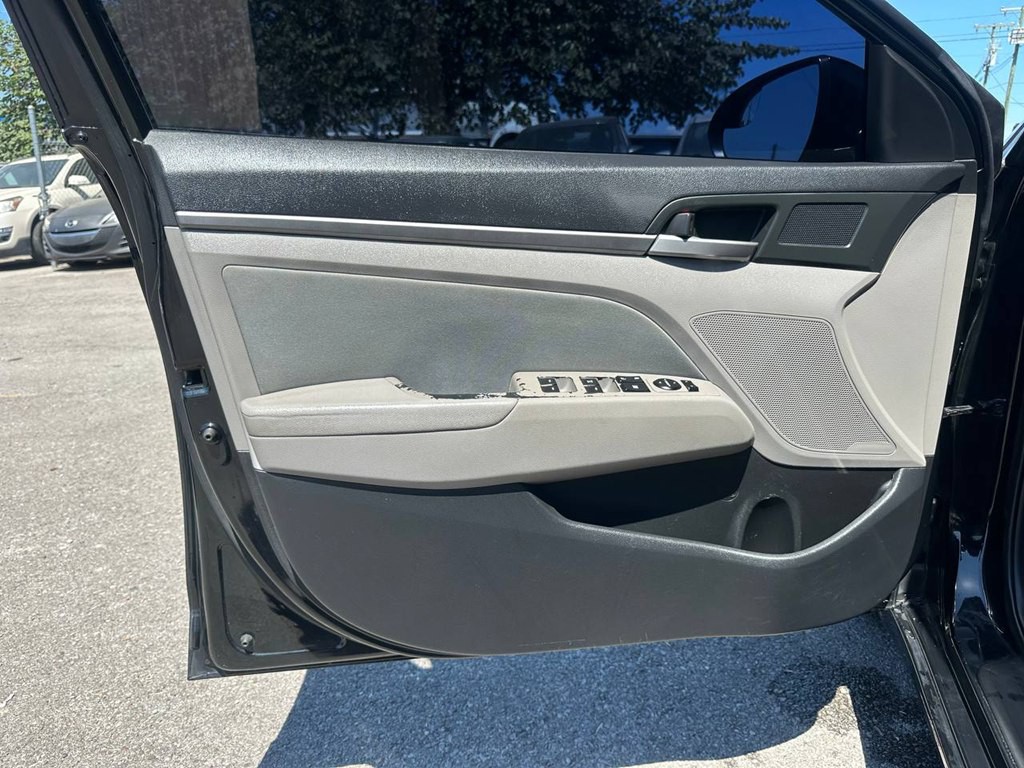 2017 Hyundai Elantra Image 12