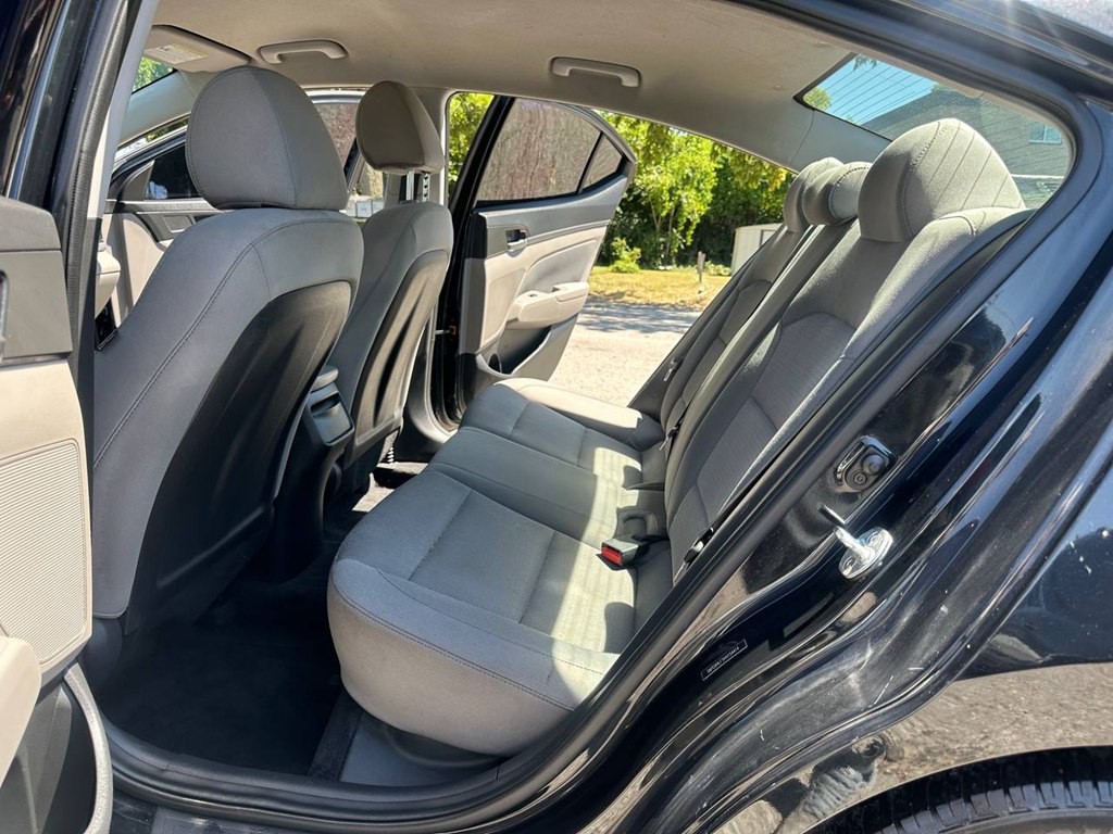 2017 Hyundai Elantra Image 14