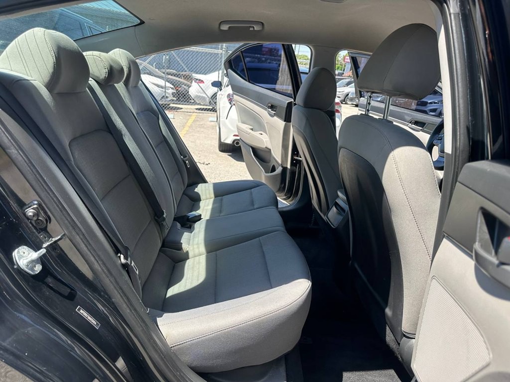 2017 Hyundai Elantra Image 17