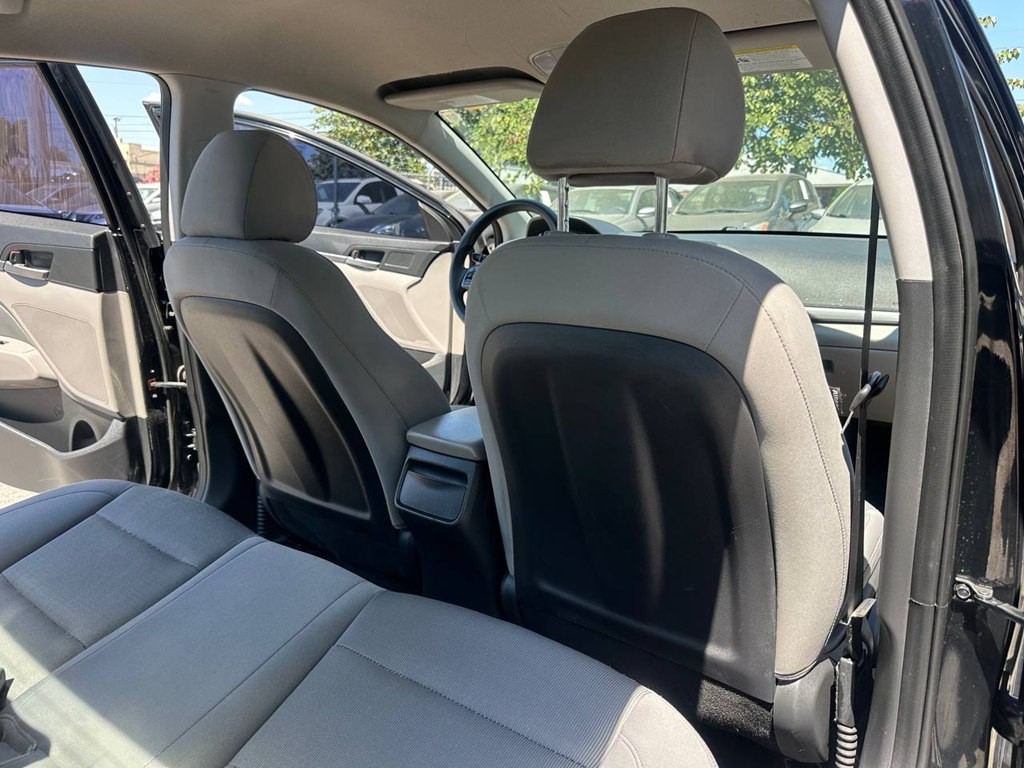 2017 Hyundai Elantra Image 18