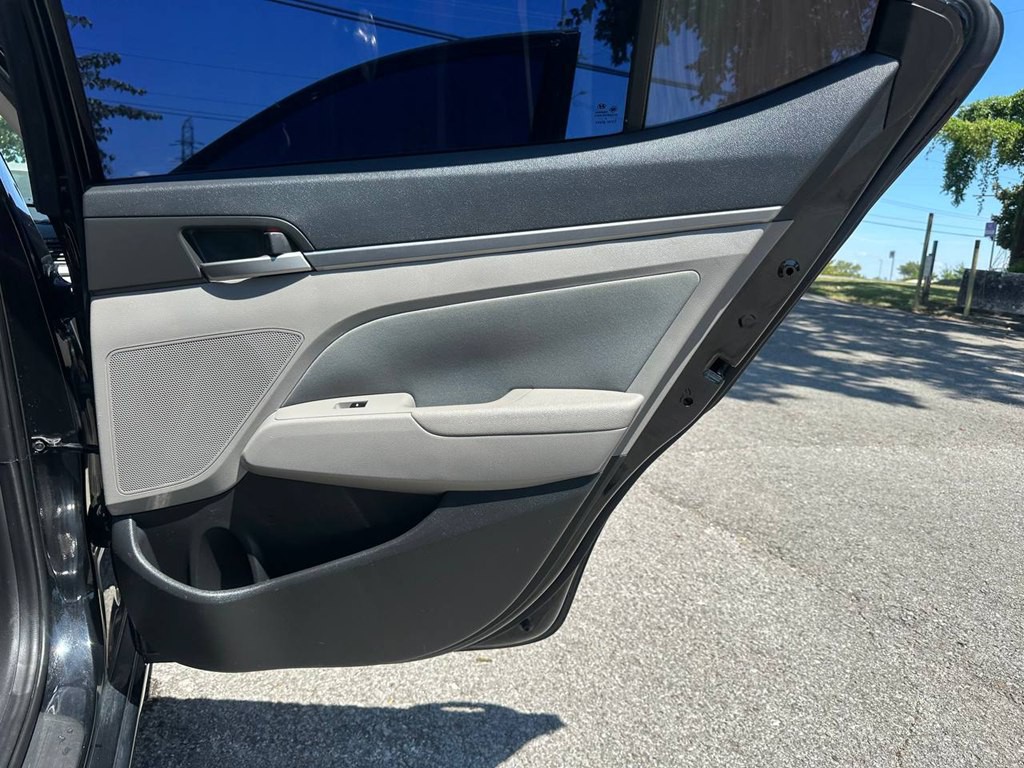 2017 Hyundai Elantra Image 19