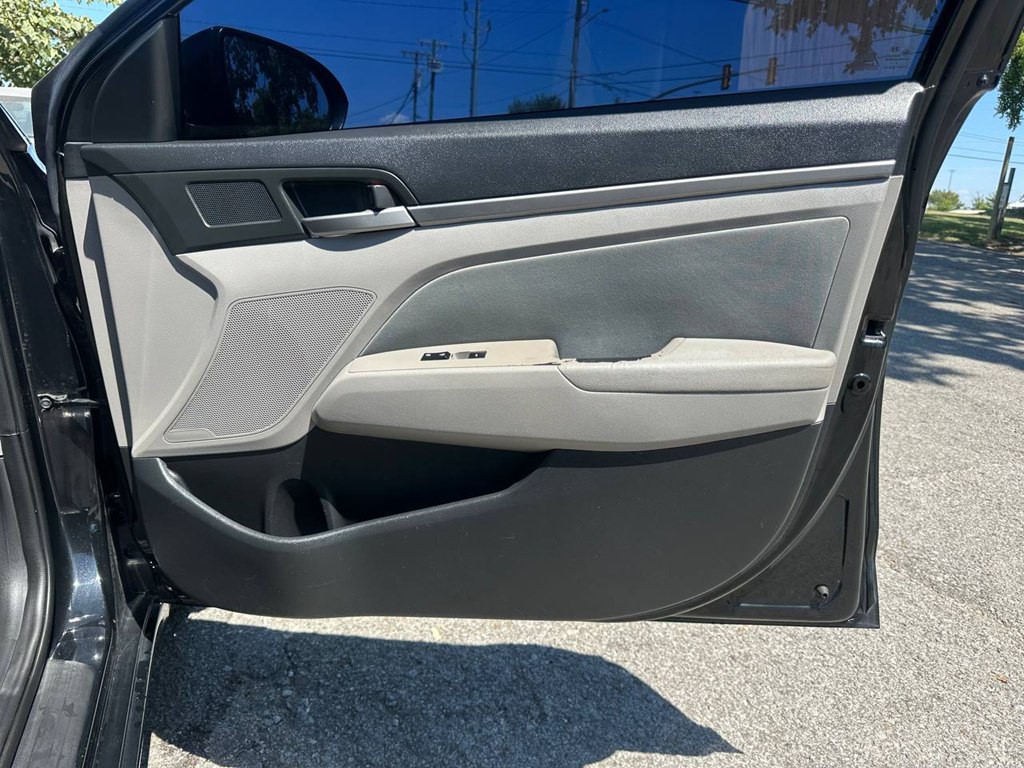 2017 Hyundai Elantra Image 22