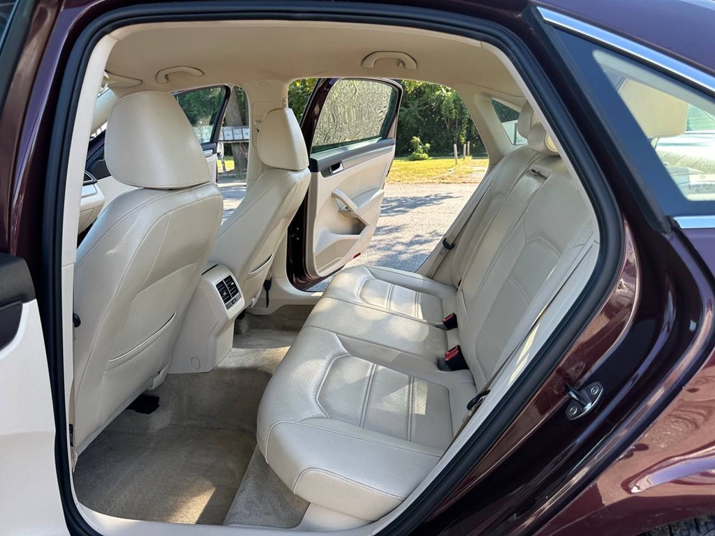 2014 Volkswagen Passat Image 17