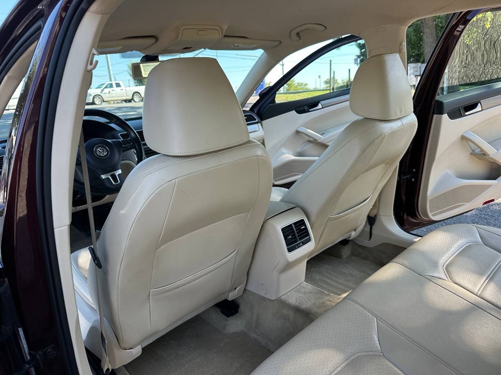 2014 Volkswagen Passat Image 18