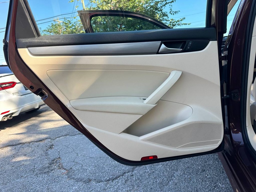 2014 Volkswagen Passat Image 19