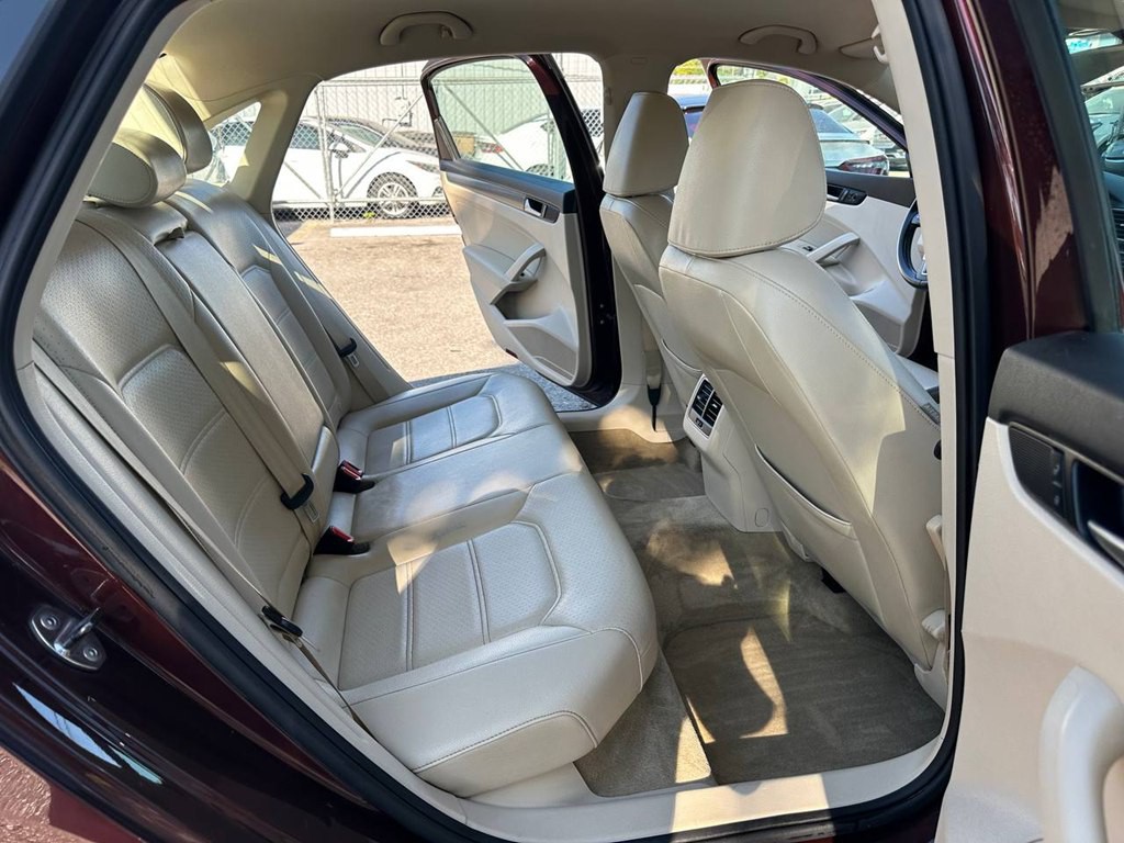2014 Volkswagen Passat Image 21