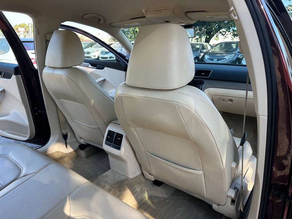 2014 Volkswagen Passat Image 22