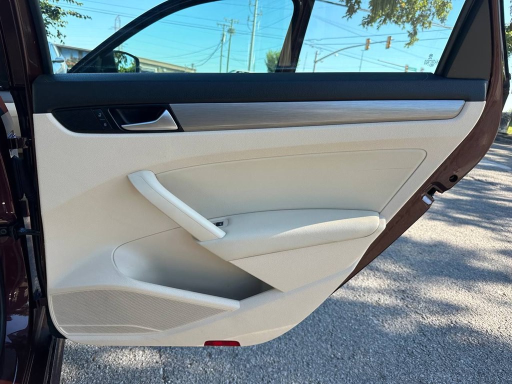 2014 Volkswagen Passat Image 23