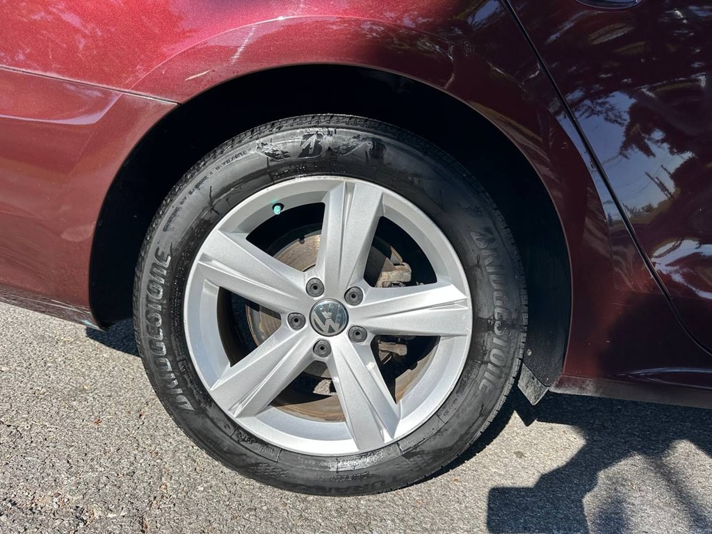 2014 Volkswagen Passat Image 27