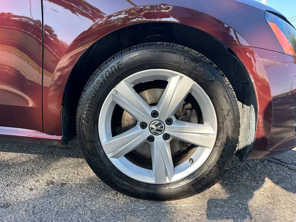 2014 Volkswagen Passat Image 28