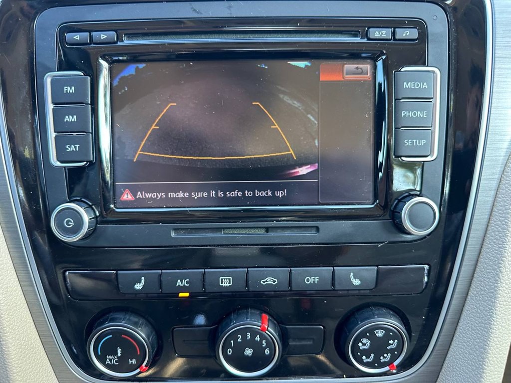 2014 Volkswagen Passat Image 32