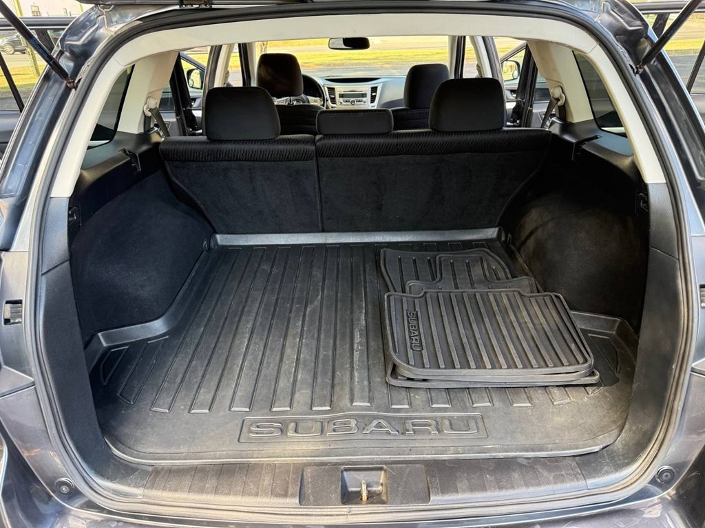 2011 Subaru Outback Image 12