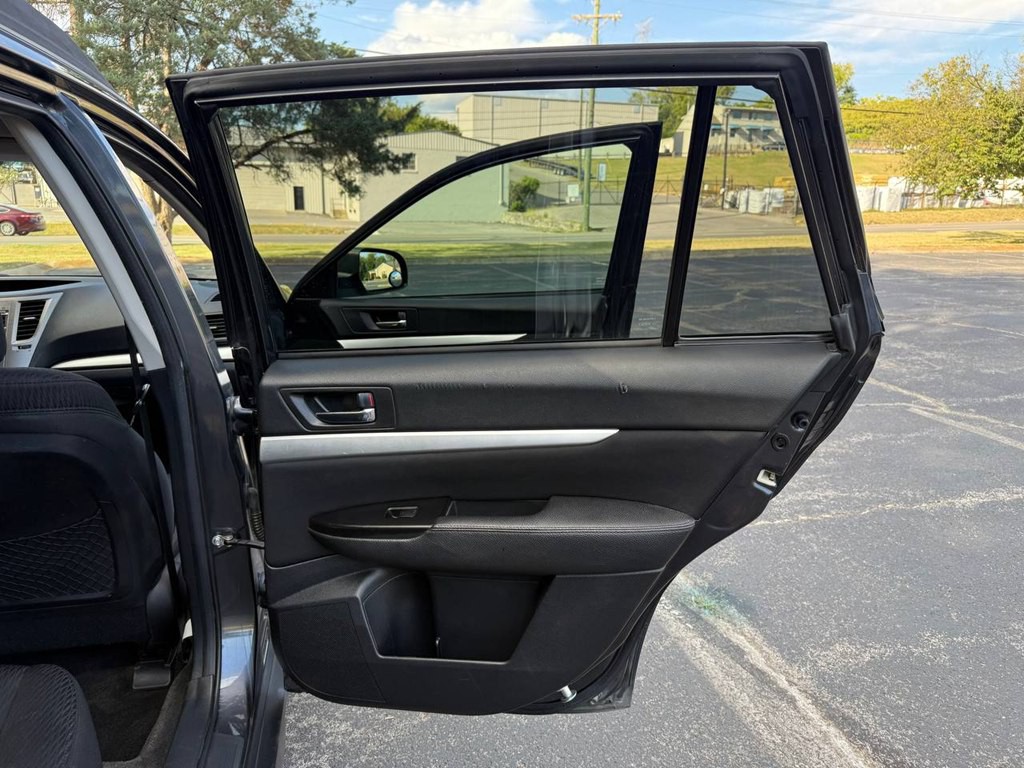 2011 Subaru Outback Image 15