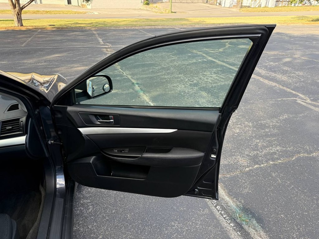 2011 Subaru Outback Image 16