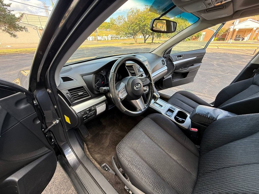 2011 Subaru Outback Image 18