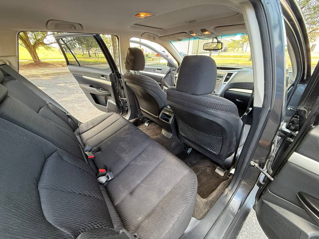 2011 Subaru Outback Image 23