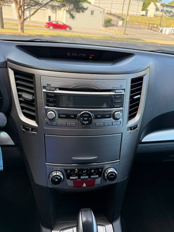 2011 Subaru Outback Image 32