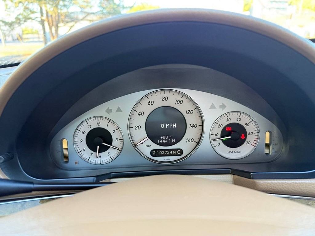2008 Mercedes-Benz E-Class Image 35
