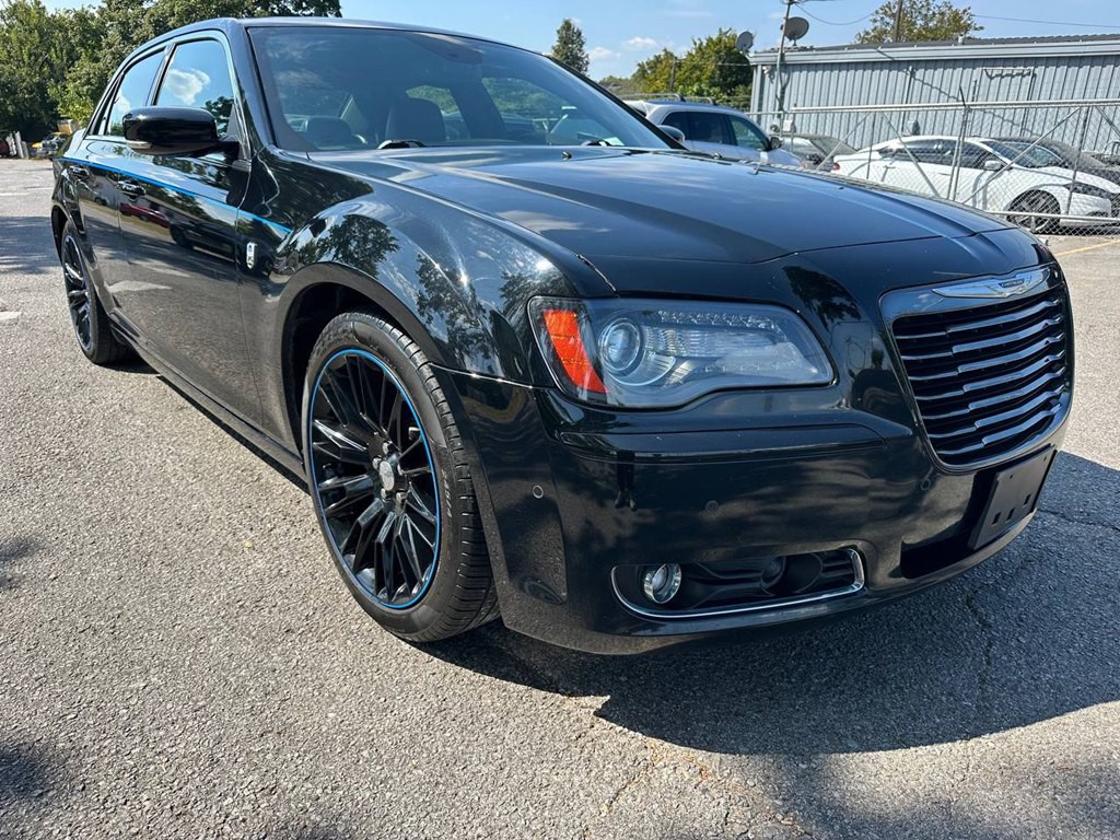 2012 Chrysler 300 Image 4