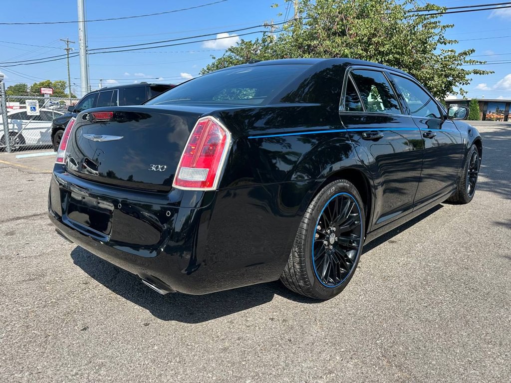2012 Chrysler 300 Image 5