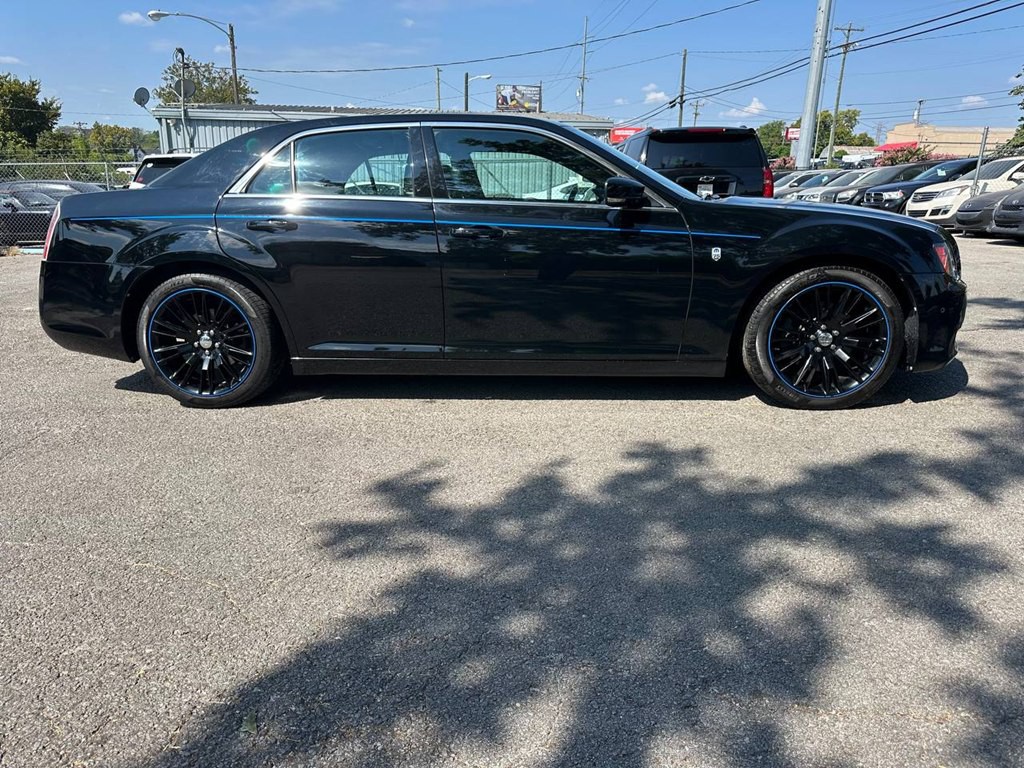 2012 Chrysler 300 Image 6