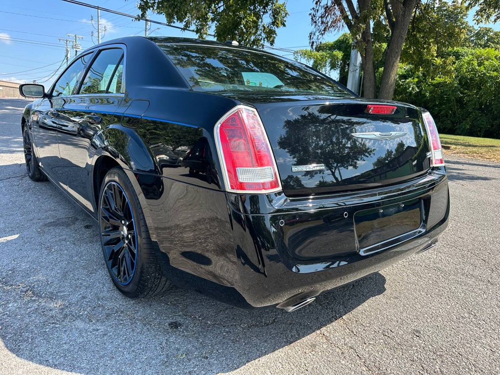 2012 Chrysler 300 Image 8
