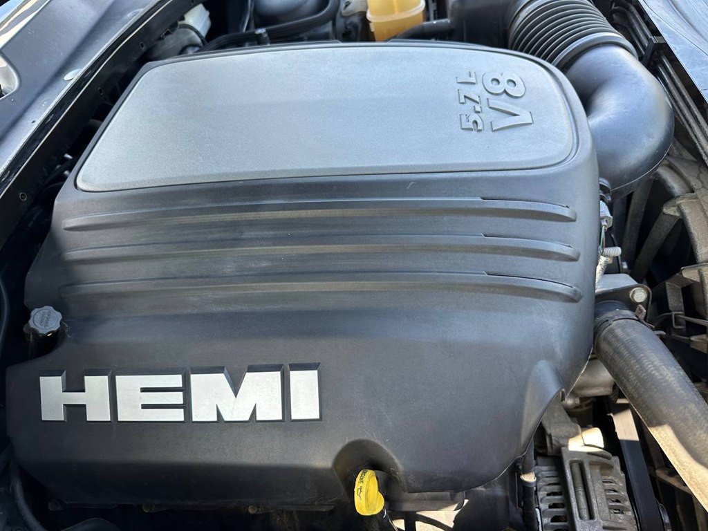 2012 Chrysler 300 Image 12