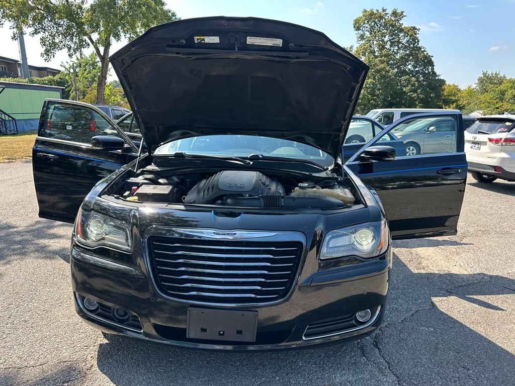 2012 Chrysler 300 Image 14
