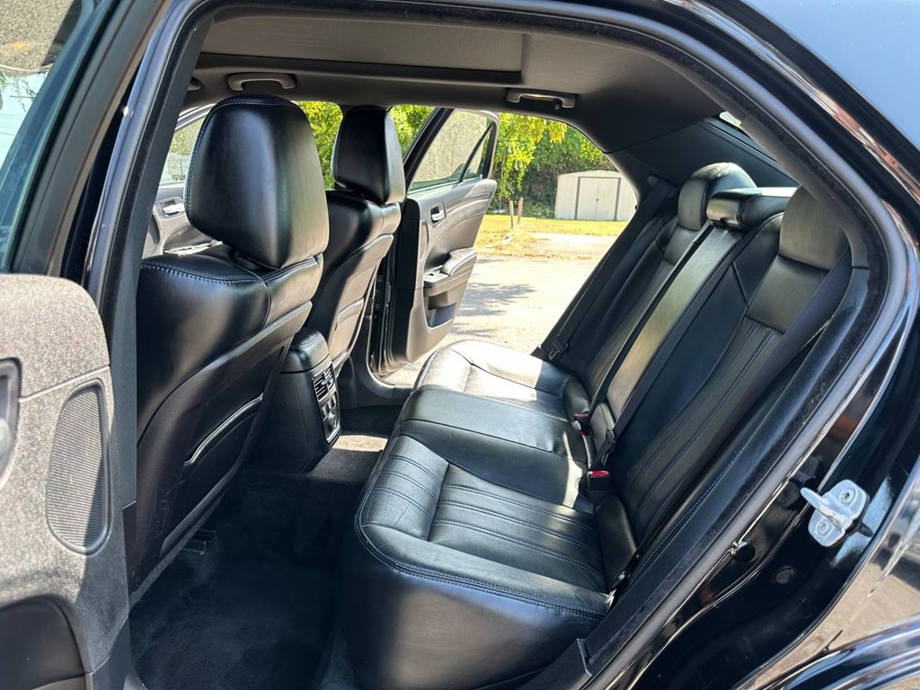 2012 Chrysler 300 Image 20