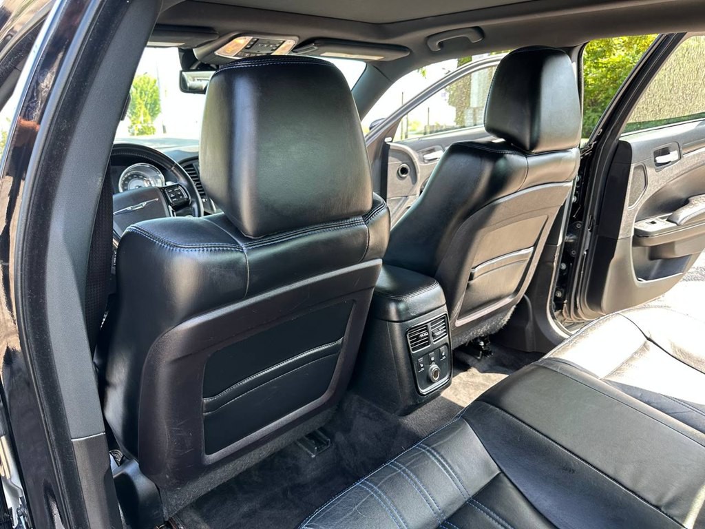 2012 Chrysler 300 Image 22