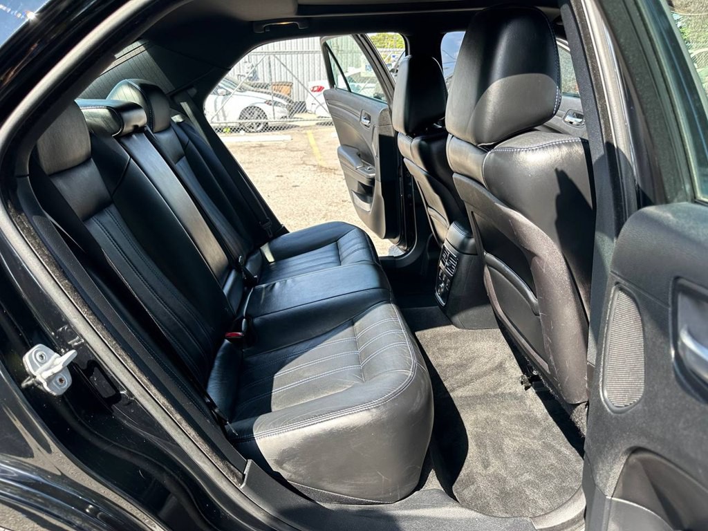 2012 Chrysler 300 Image 23