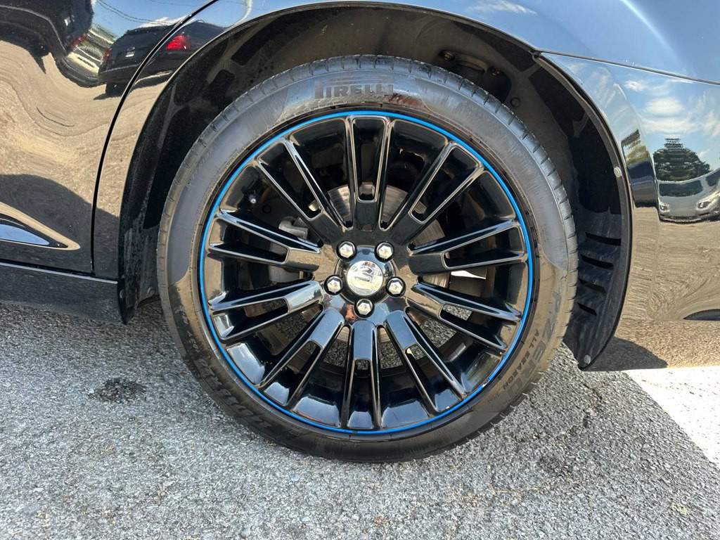 2012 Chrysler 300 Image 31