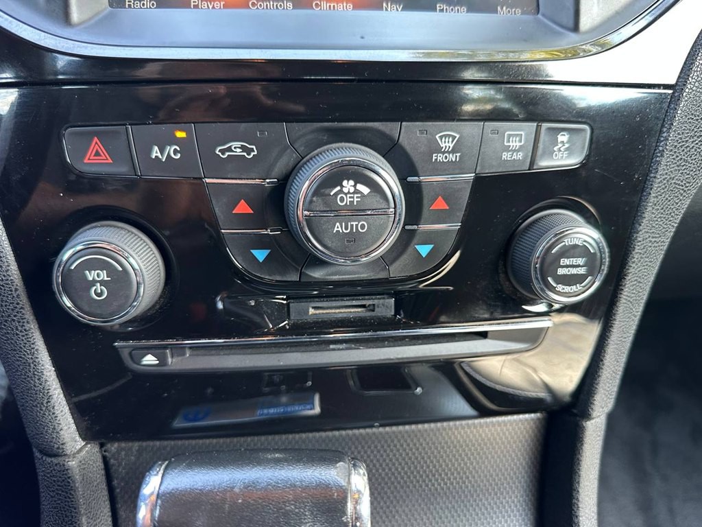 2012 Chrysler 300 Image 34