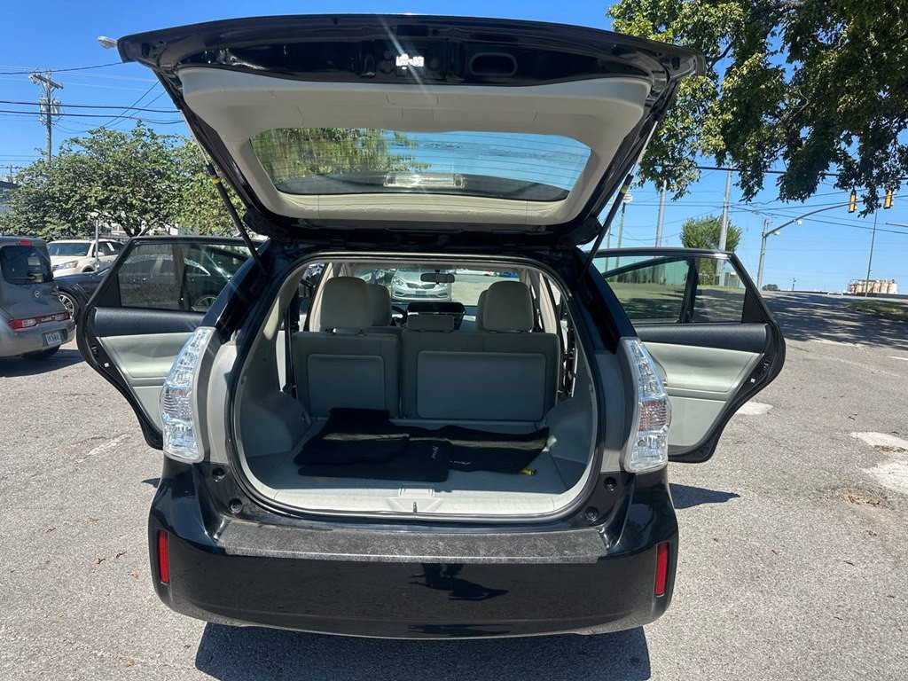 2012 Toyota Prius Image 12