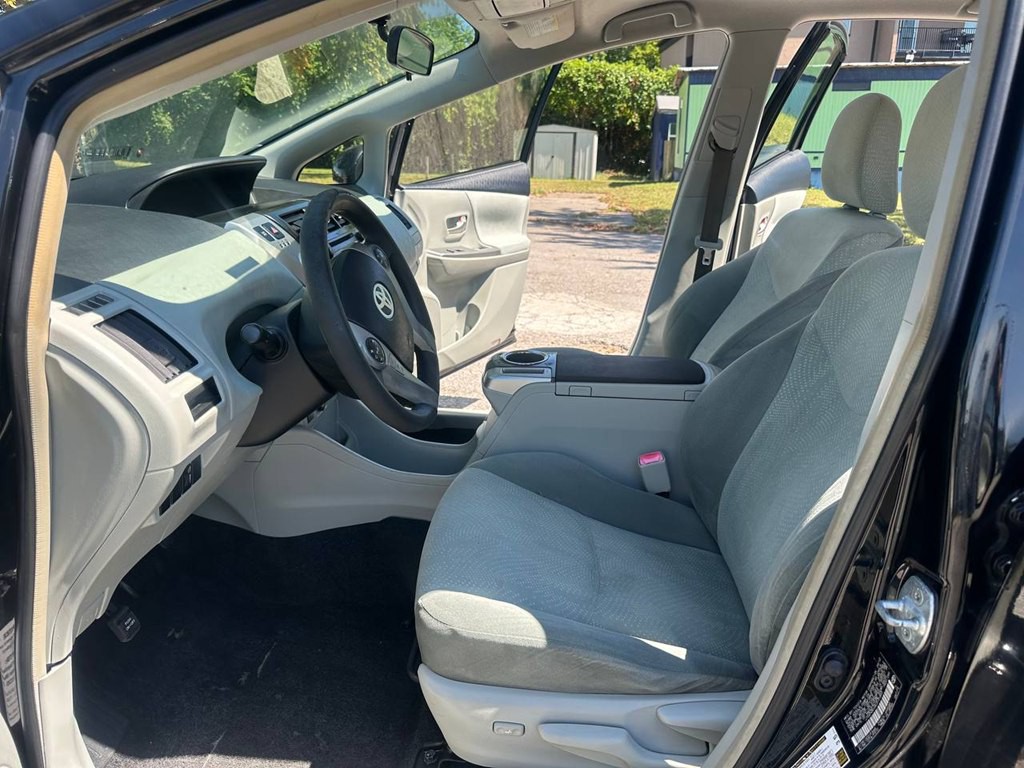 2012 Toyota Prius Image 14