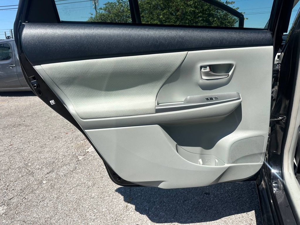 2012 Toyota Prius Image 19