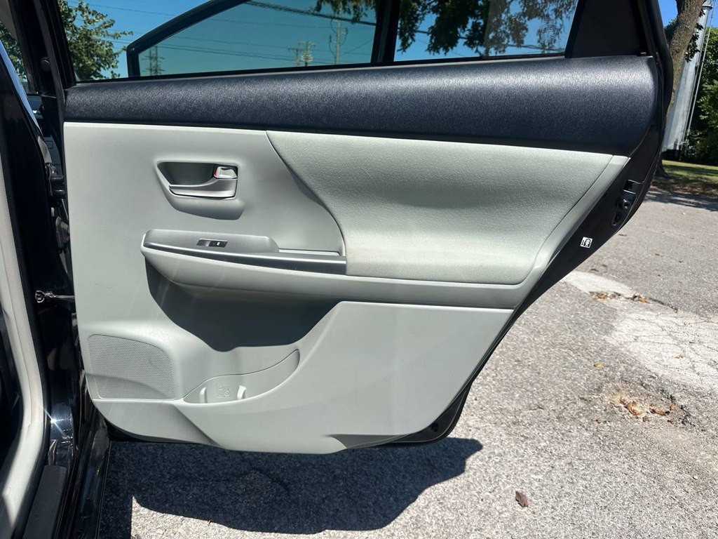 2012 Toyota Prius Image 23