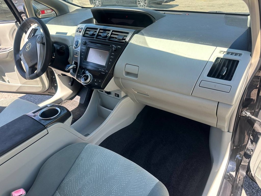 2012 Toyota Prius Image 25