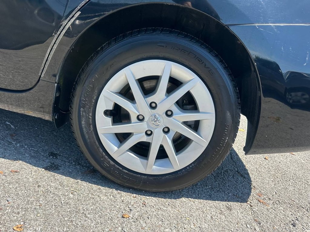 2012 Toyota Prius Image 28