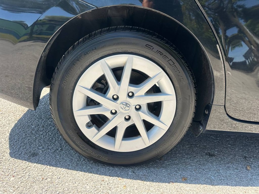 2012 Toyota Prius Image 29