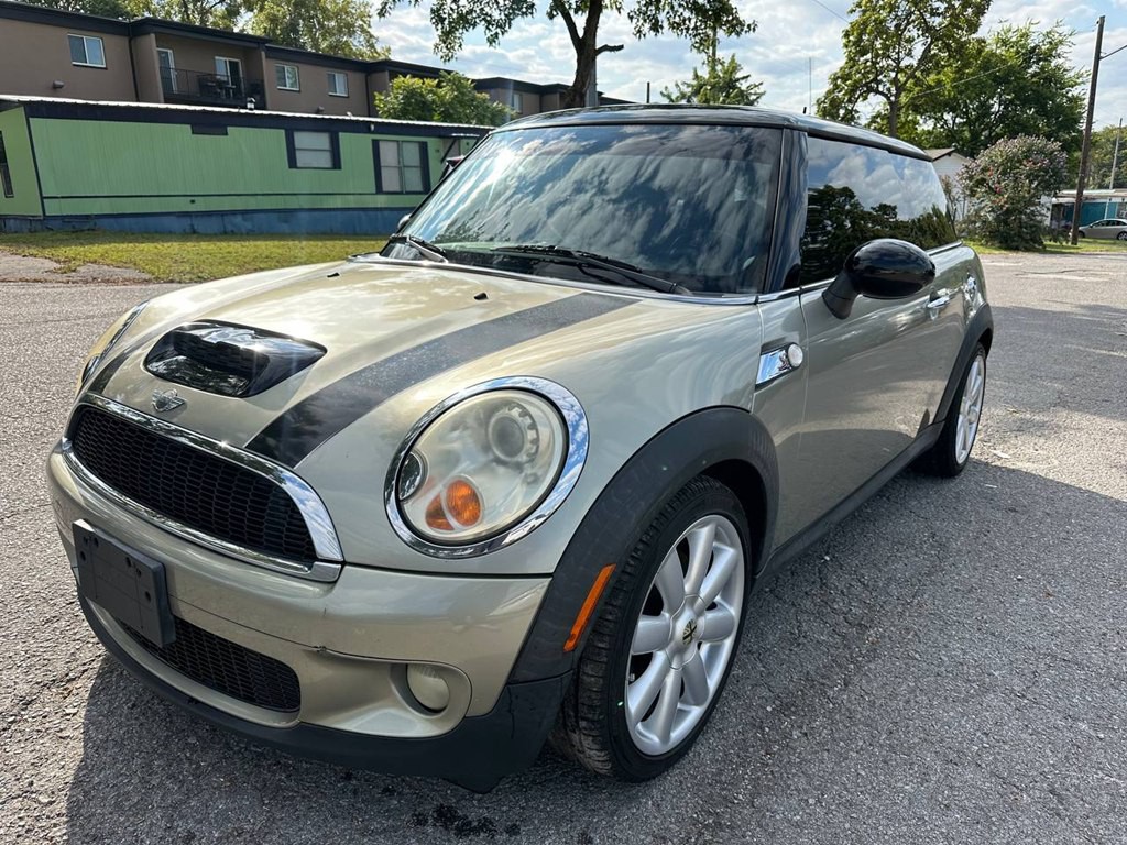 2008 MINI Cooper Image 2