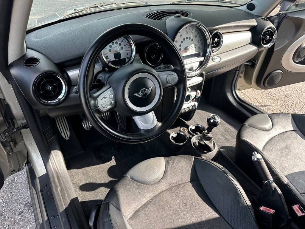 2008 MINI Cooper Image 15
