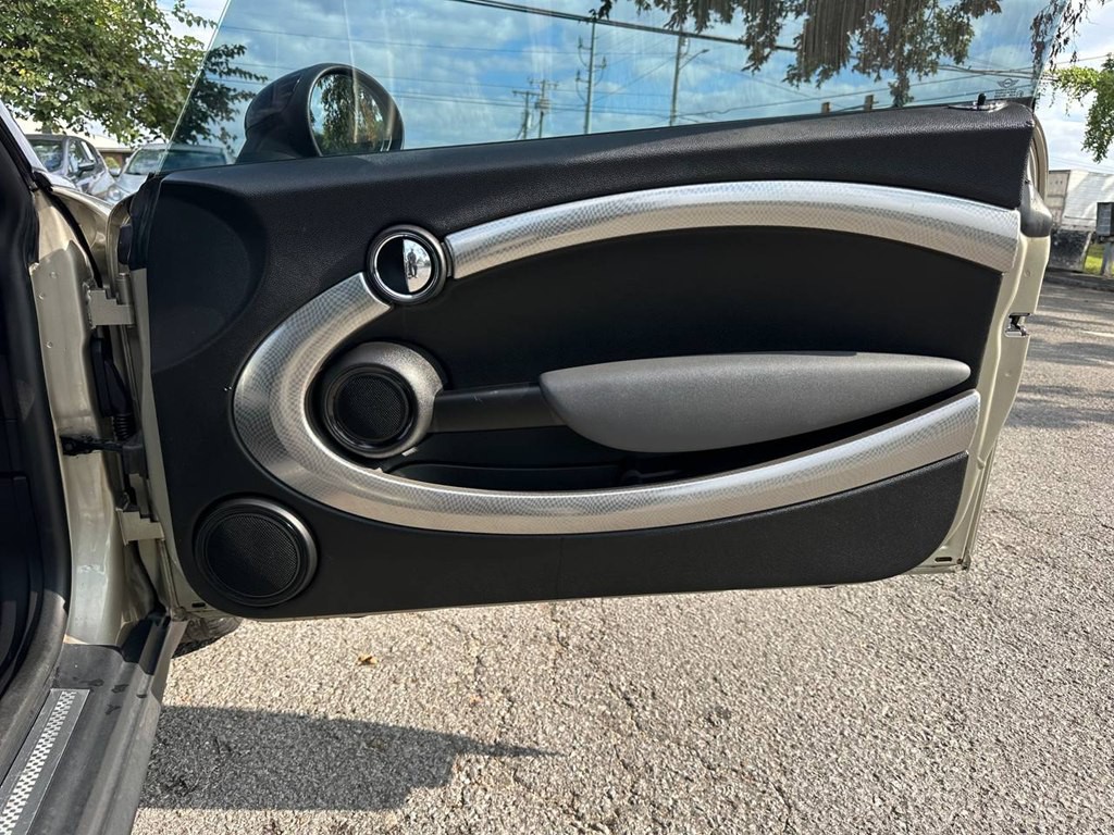 2008 MINI Cooper Image 21