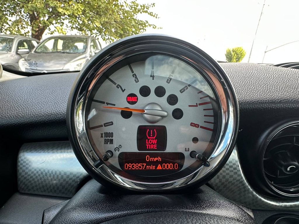 2008 MINI Cooper Image 28