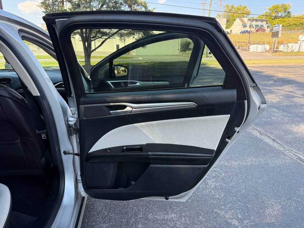 2019 Ford Fusion Image 16