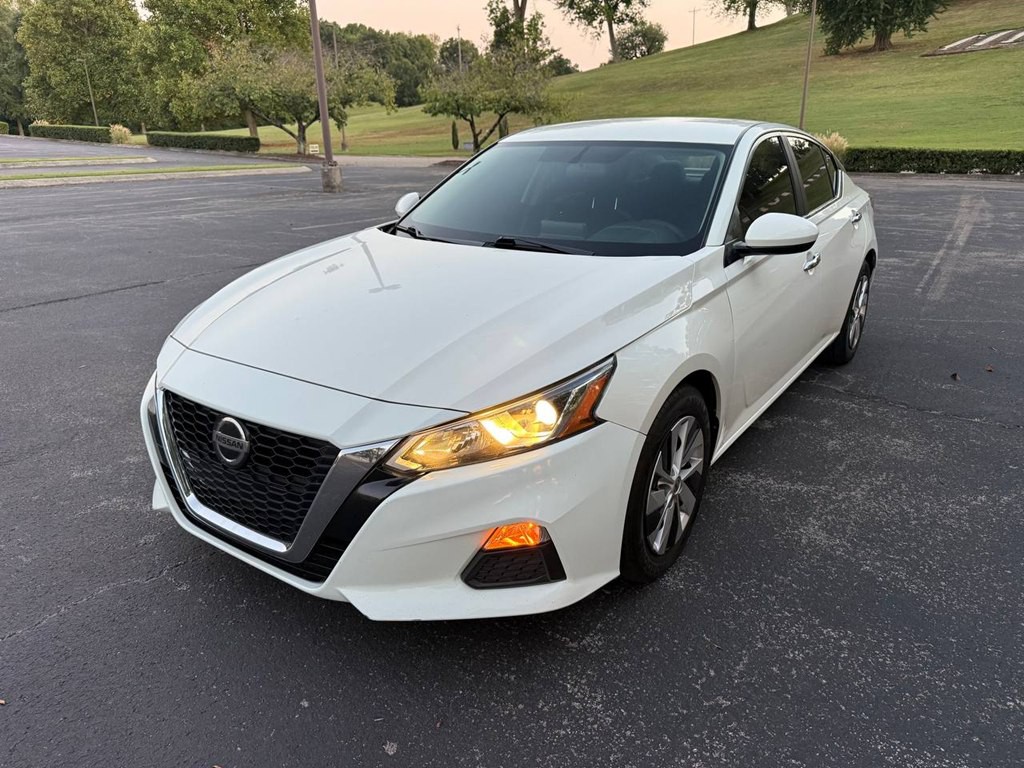 2020 Nissan Altima Image 2